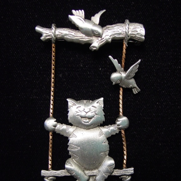 🆕 JJ Jonette Jewelry Cat in Swing Pin Brooch - Picture 2 of 4